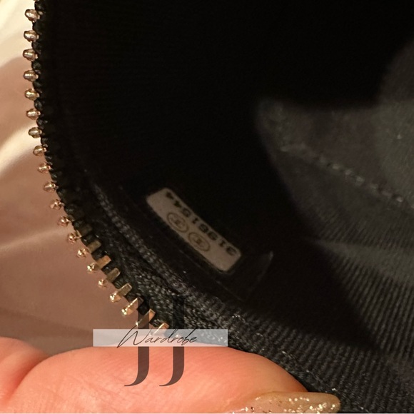🎶 SOLD 🎶 Chanel 22P Black Quilted Lambskin Mini/Small Vanity Case with Pearl - Picture 7 of 7